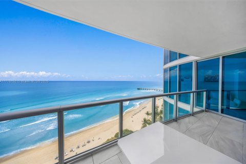 Condo in Sunny Isles Beach, Florida, 3 bedrooms  № 1863022 - photo 1