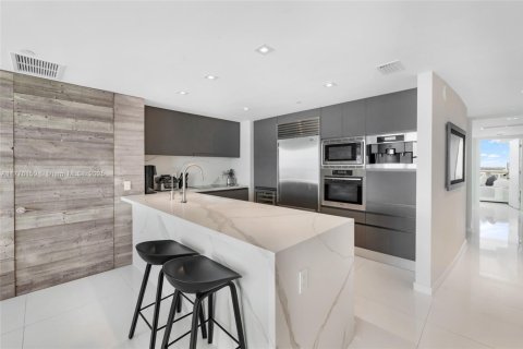 Condo in Sunny Isles Beach, Florida, 3 bedrooms  № 1863022 - photo 11