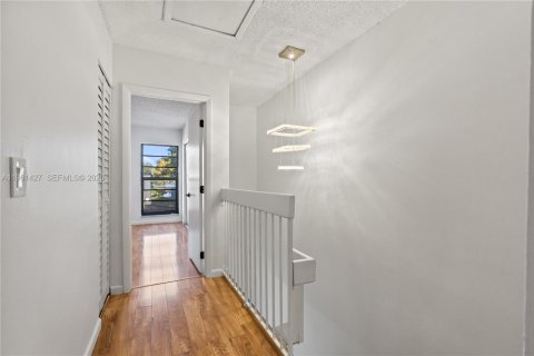 Снять в аренду таунхаус в Пемброк-Пайнс, Флорида 2 спальни, 112.78м2, № 2023325 - фото 23