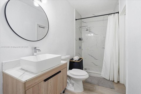 House in Miami, Florida 3 bedrooms, 185.34 sq.m. № 2082336 - photo 13