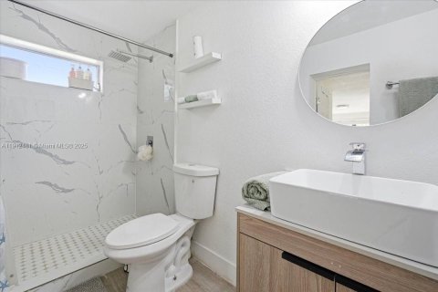 House in Miami, Florida 3 bedrooms, 185.34 sq.m. № 2082336 - photo 19