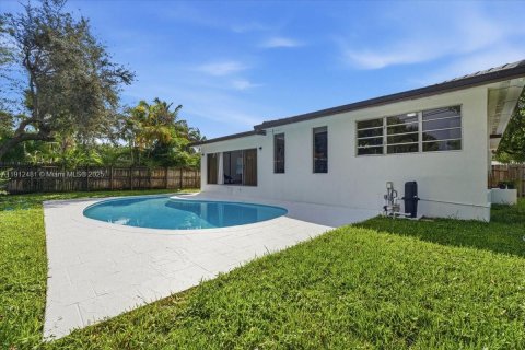 House in Miami, Florida 3 bedrooms, 185.34 sq.m. № 2082336 - photo 29
