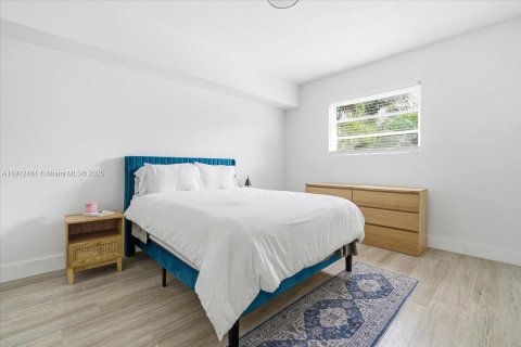 House in Miami, Florida 3 bedrooms, 185.34 sq.m. № 2082336 - photo 15