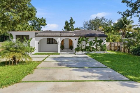 House in Miami, Florida 3 bedrooms, 185.34 sq.m. № 2082336