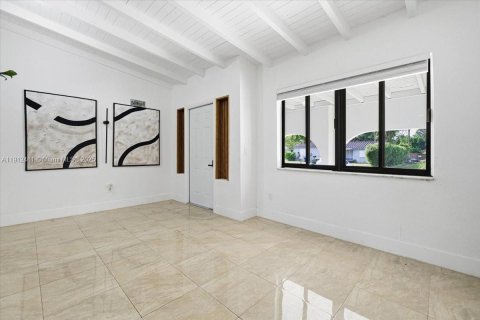 House in Miami, Florida 3 bedrooms, 185.34 sq.m. № 2082336 - photo 6