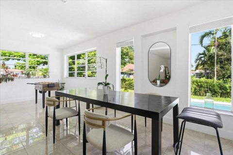 House in Miami, Florida 3 bedrooms, 185.34 sq.m. № 2082336 - photo 25