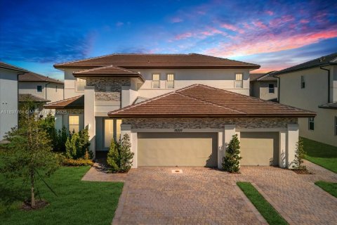 Снять в аренду виллу или дом в Дейви, Флорида 5 спален, 361.2м2, № 1948884 - фото 1