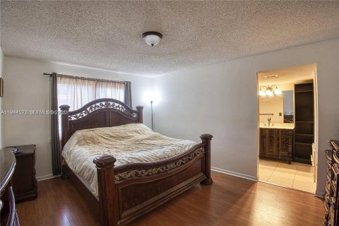 Condo in North Lauderdale, Florida, 2 bedrooms  № 2001072 - photo 6