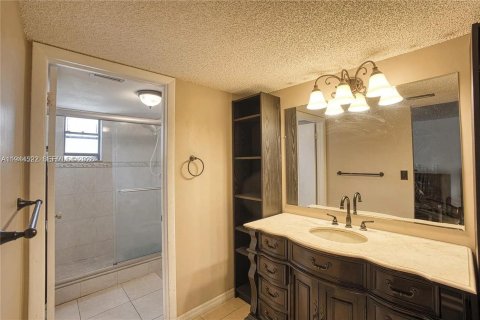 Condo in North Lauderdale, Florida, 2 bedrooms  № 2001072 - photo 7
