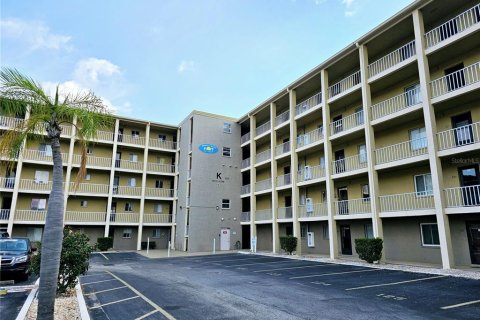 Condo in Bradenton, Florida, 2 bedrooms  № 1543417 - photo 1