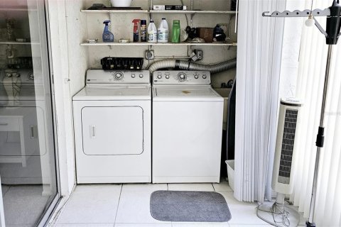 Condo in Bradenton, Florida, 2 bedrooms  № 1543417 - photo 17