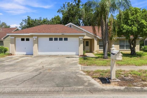 House in Hudson, Florida 3 bedrooms, 143.81 sq.m. № 2315298