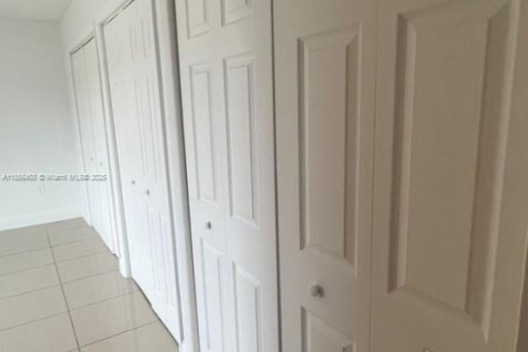 Condominio en venta en Hialeah, Florida, 2 dormitorios, 91.04 m2 № 1979864 - foto 23