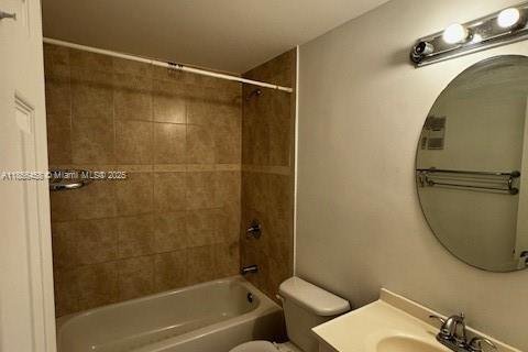 Condominio en venta en Hialeah, Florida, 2 dormitorios, 91.04 m2 № 1979864 - foto 3