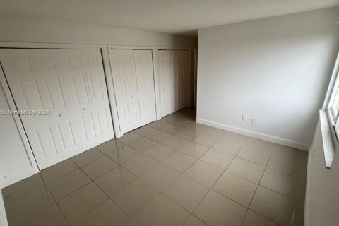 Condominio en venta en Hialeah, Florida, 2 dormitorios, 91.04 m2 № 1979864 - foto 21