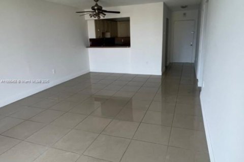 Condominio en venta en Hialeah, Florida, 2 dormitorios, 91.04 m2 № 1979864 - foto 22
