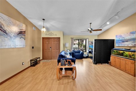 Villa ou maison à vendre à Miami, Floride: 3 chambres, 160.81 m2 № 2024411 - photo 10