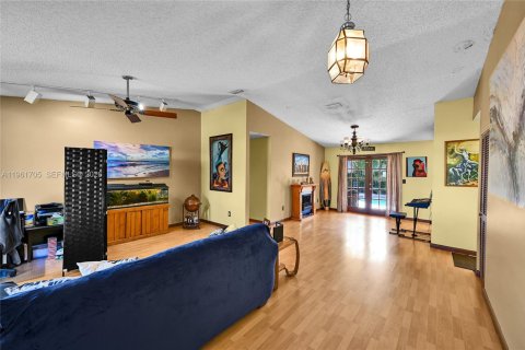 Villa ou maison à vendre à Miami, Floride: 3 chambres, 160.81 m2 № 2024411 - photo 9