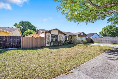 Villa ou maison à vendre à Miami, Floride: 3 chambres, 160.81 m2 № 2024411 - photo 5