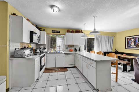 Villa ou maison à vendre à Miami, Floride: 3 chambres, 160.81 m2 № 2024411 - photo 24