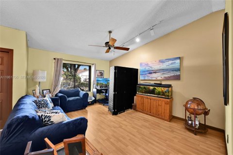 Villa ou maison à vendre à Miami, Floride: 3 chambres, 160.81 m2 № 2024411 - photo 7