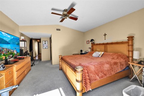 Villa ou maison à vendre à Miami, Floride: 3 chambres, 160.81 m2 № 2024411 - photo 15