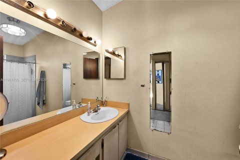 Villa ou maison à vendre à Miami, Floride: 3 chambres, 160.81 m2 № 2024411 - photo 16