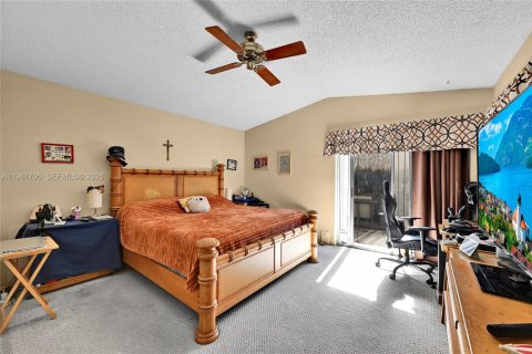 Villa ou maison à vendre à Miami, Floride: 3 chambres, 160.81 m2 № 2024411 - photo 14