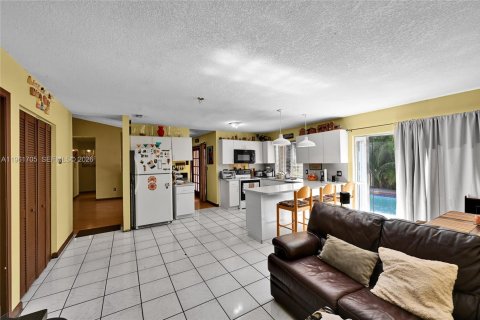 Villa ou maison à vendre à Miami, Floride: 3 chambres, 160.81 m2 № 2024411 - photo 27