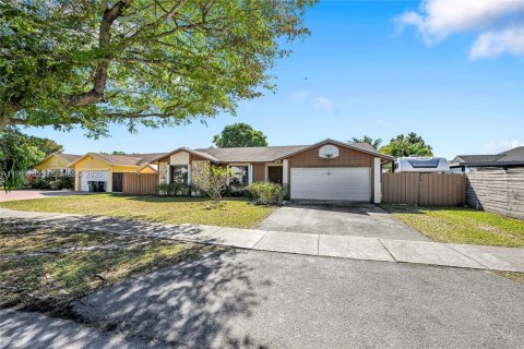 Villa ou maison à vendre à Miami, Floride: 3 chambres, 160.81 m2 № 2024411 - photo 2