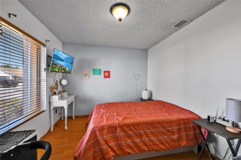 Villa ou maison à vendre à Miami, Floride: 3 chambres, 160.81 m2 № 2024411 - photo 18