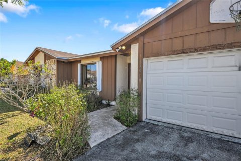 Villa ou maison à vendre à Miami, Floride: 3 chambres, 160.81 m2 № 2024411 - photo 6