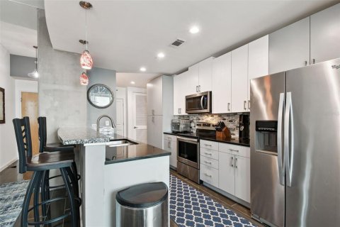 Condominio en venta en Tampa, Florida, 1 dormitorio, 78.6 m2 № 1798541 - foto 8