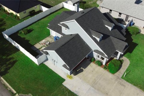 House in Saint Petersburg, Florida 3 bedrooms, 185.62 sq.m. № 1756988 - photo 4