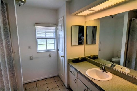 House in Saint Petersburg, Florida 3 bedrooms, 185.62 sq.m. № 1756988 - photo 25