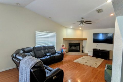 House in Saint Petersburg, Florida 3 bedrooms, 185.62 sq.m. № 1756988 - photo 24