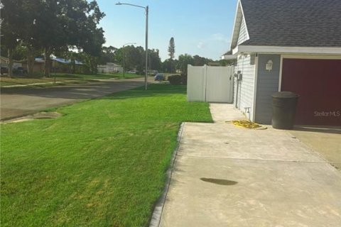 House in Saint Petersburg, Florida 3 bedrooms, 185.62 sq.m. № 1756988 - photo 6