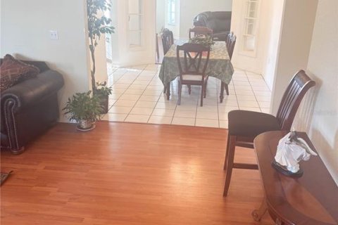 House in Saint Petersburg, Florida 3 bedrooms, 185.62 sq.m. № 1756988 - photo 9