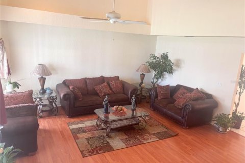 House in Saint Petersburg, Florida 3 bedrooms, 185.62 sq.m. № 1756988 - photo 8