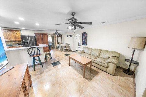House in Daytona Beach, Florida 3 bedrooms, 116.5 sq.m. № 2098622 - photo 9