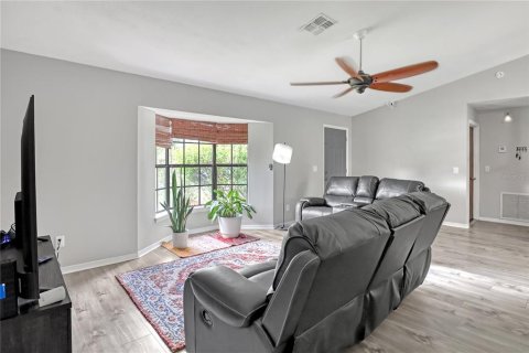 House in Palm Bay, Florida 3 bedrooms, 126.81 sq.m. № 1910894 - photo 14