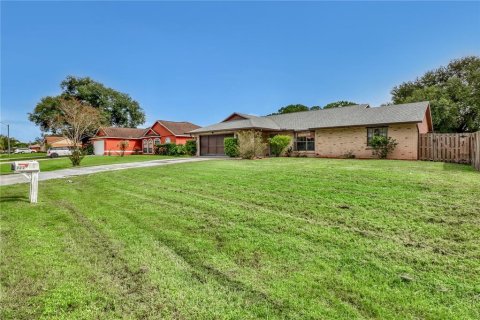 House in Palm Bay, Florida 3 bedrooms, 126.81 sq.m. № 1910894 - photo 2