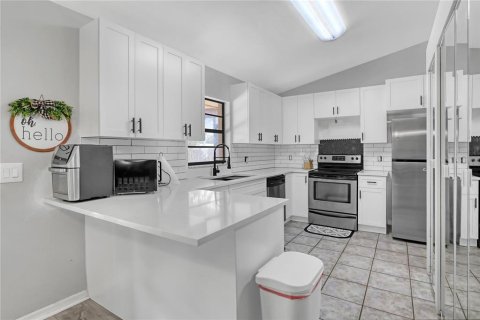 House in Palm Bay, Florida 3 bedrooms, 126.81 sq.m. № 1910894 - photo 19