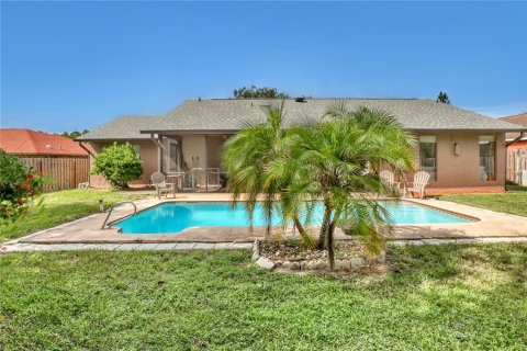 House in Palm Bay, Florida 3 bedrooms, 126.81 sq.m. № 1910894 - photo 5