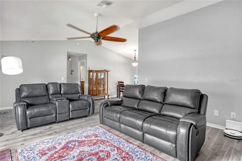 House in Palm Bay, Florida 3 bedrooms, 126.81 sq.m. № 1910894 - photo 13