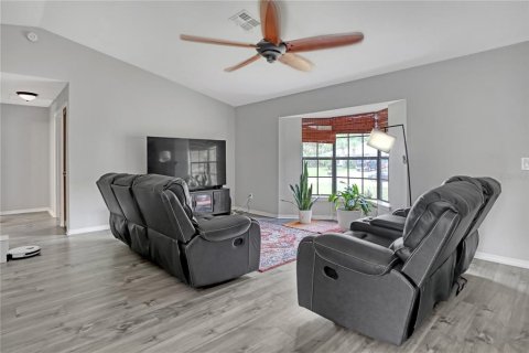 House in Palm Bay, Florida 3 bedrooms, 126.81 sq.m. № 1910894 - photo 12