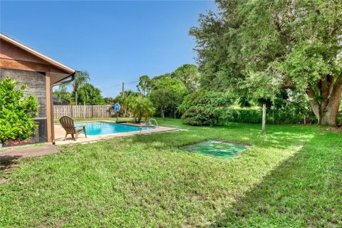 House in Palm Bay, Florida 3 bedrooms, 126.81 sq.m. № 1910894 - photo 6
