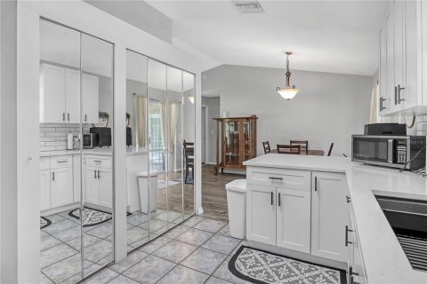 House in Palm Bay, Florida 3 bedrooms, 126.81 sq.m. № 1910894 - photo 17