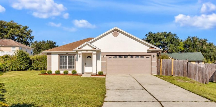 House in Orlando, Florida 3 bedrooms, 128.86 sq.m. № 2396915