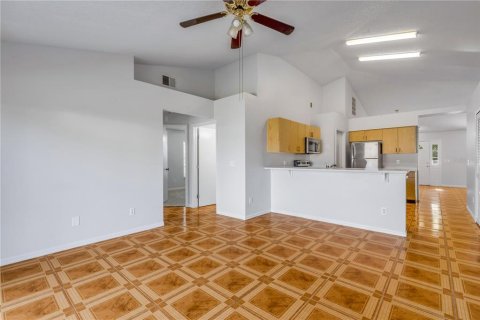 House in Orlando, Florida 3 bedrooms, 128.86 sq.m. № 2396915 - photo 16